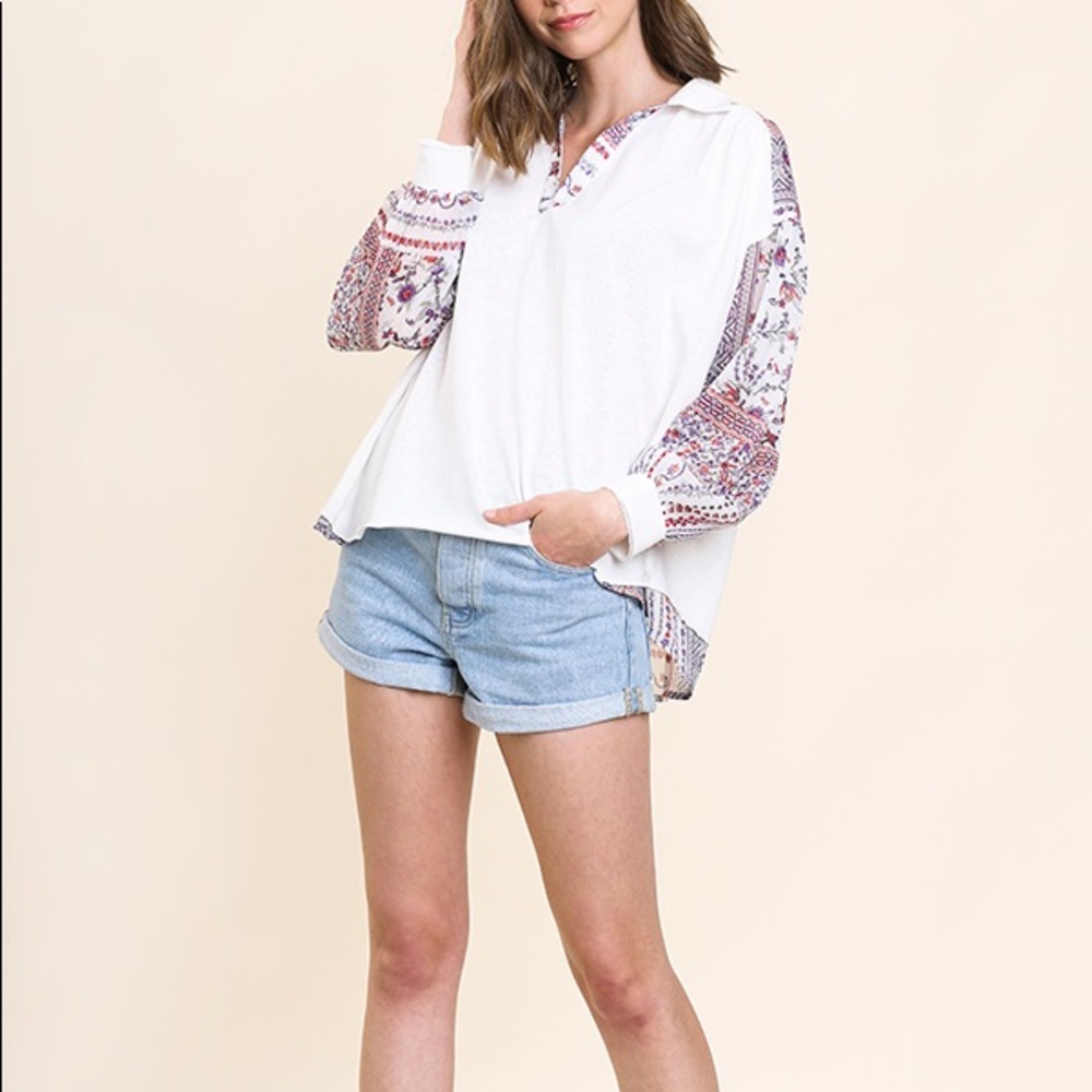 Umgee puff sheer floral sleeve top w/ raw hem NWT